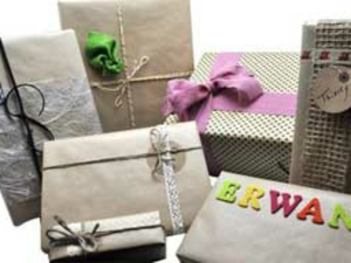 Papier cadeau pour créer des paquets cadeaux originaux - masking tape