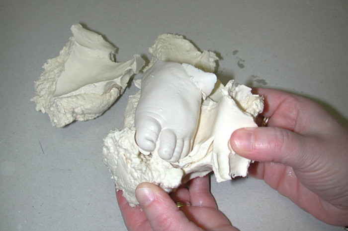 Tuto pour réaliser un moule d'alginate pour plâtre Main et pied de bébé