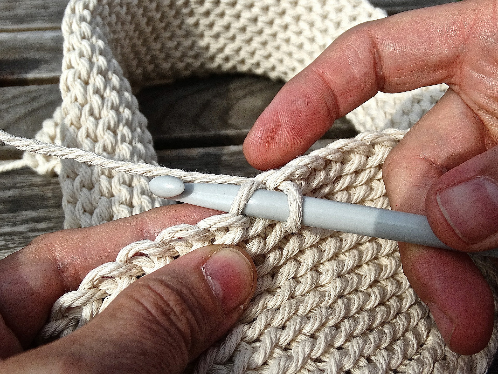 L'art du fil : tricot, broderie, crochet et dentelle