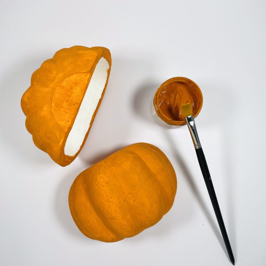 Peintures orange pour citrouille en polystyrène