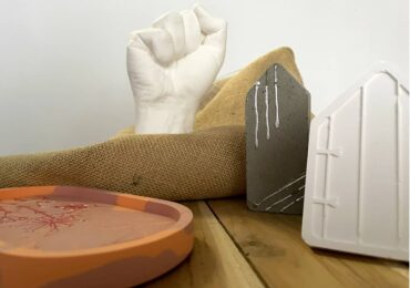 Revue comparative technique de moulage : Jesmonite, raysin, plâtre, béton