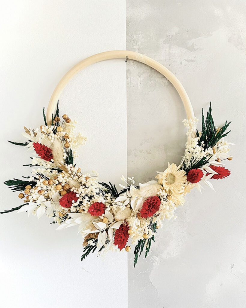 VAR rouge couronne fleurs Couronne de fleurs séchées rustique