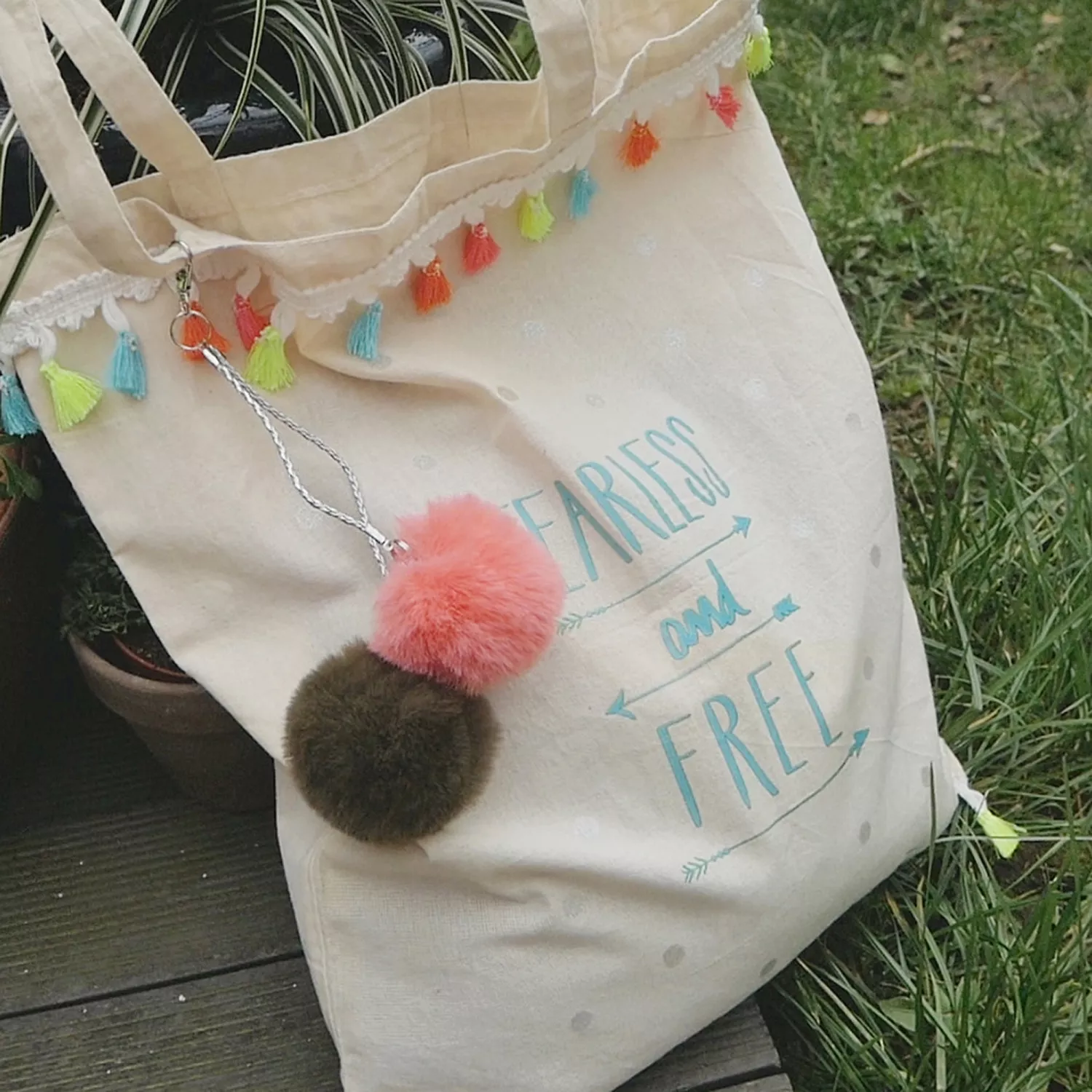 Pompon en fausse fourrure...