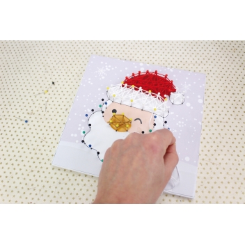 3751 - 3700443537510 - MegaCrea DIY - Kit Enfant String Art Tableau de fil tendu Père Noël - 2