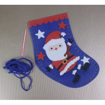 3701 - 3700443537015 - MegaCrea DIY - Kit chaussettes de Noel en feutrine Père Noël