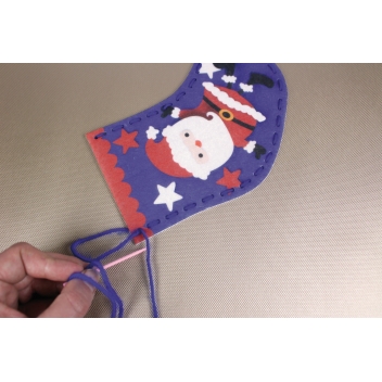 3701 - 3700443537015 - MegaCrea DIY - Kit chaussettes de Noel en feutrine Père Noël - 4