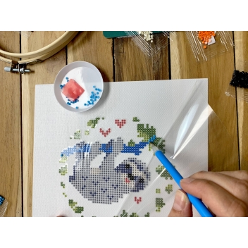 3947 - 3700443539477 - MegaCrea DIY - Kit Diamond Painting Paresseux : tambour à broder + strass
